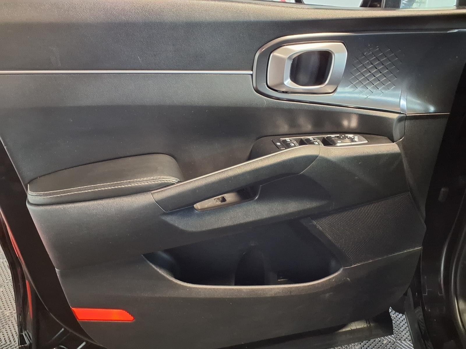 2022 Kia Sorento LX - Ebony Black exterior view 17