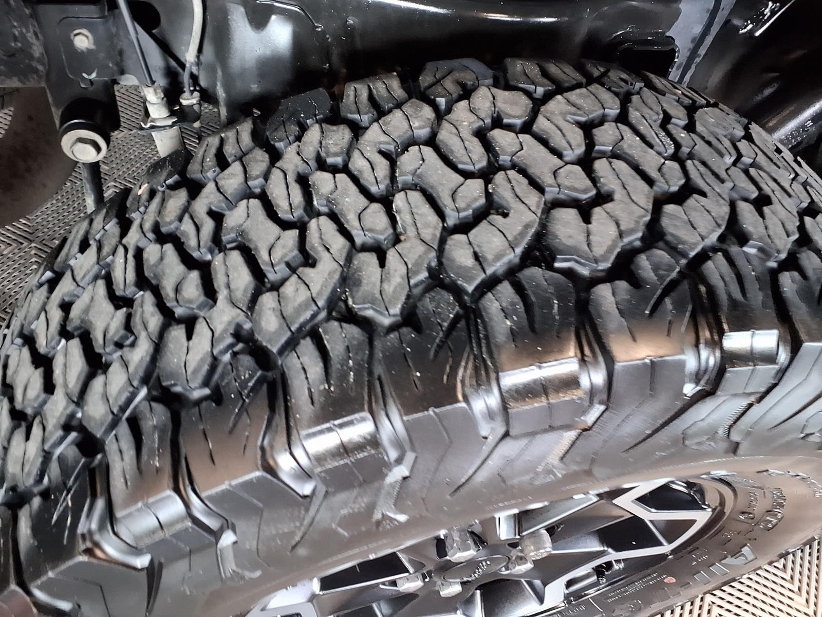 2020 Jeep Gladiator Overland - Bright White Clearcoat exterior view 9