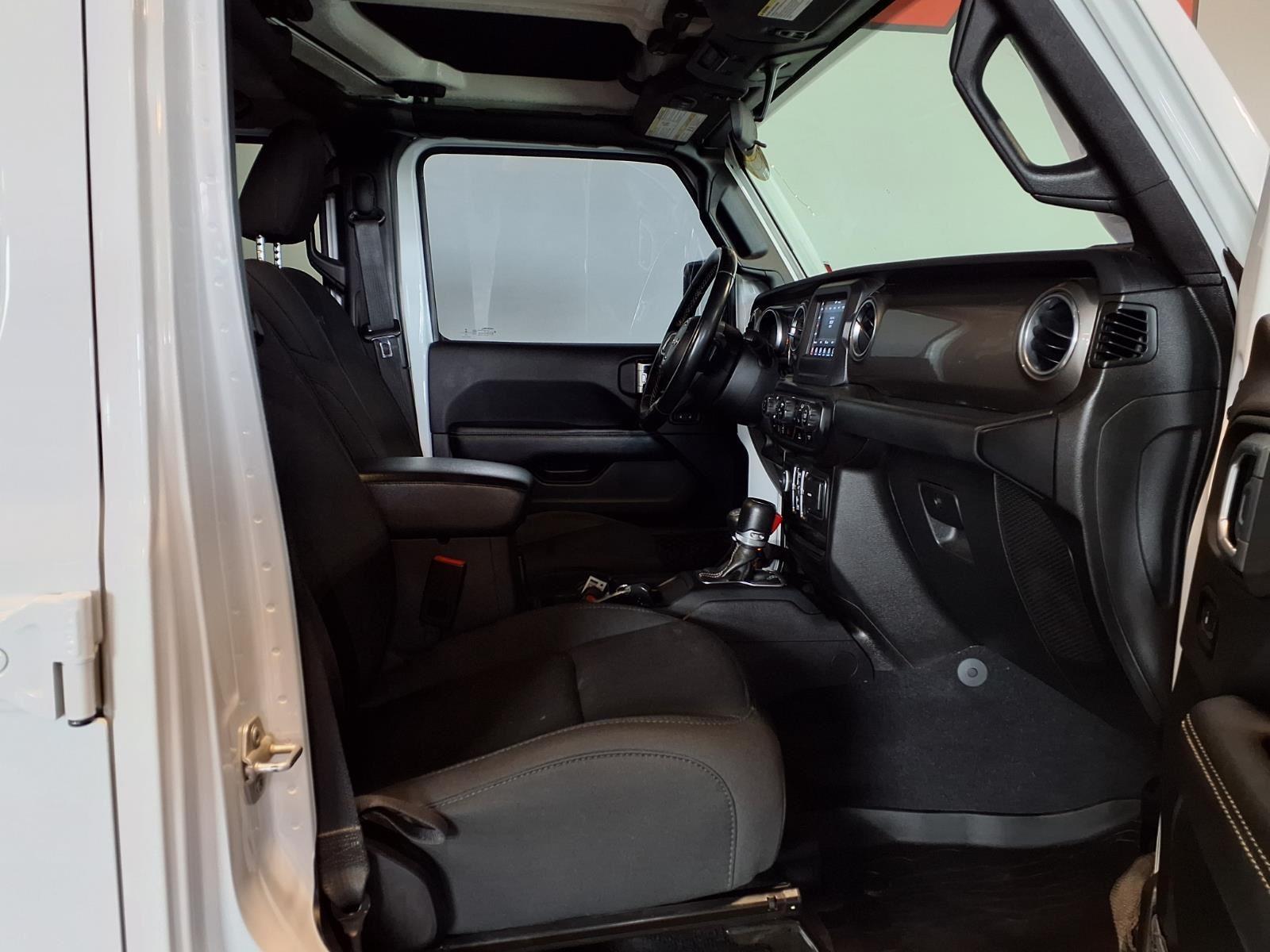 2020 Jeep Gladiator Overland - Bright White Clearcoat exterior view 12