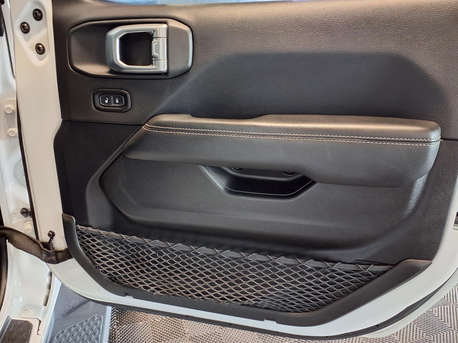 2020 Jeep Gladiator Overland - Bright White Clearcoat exterior view 13