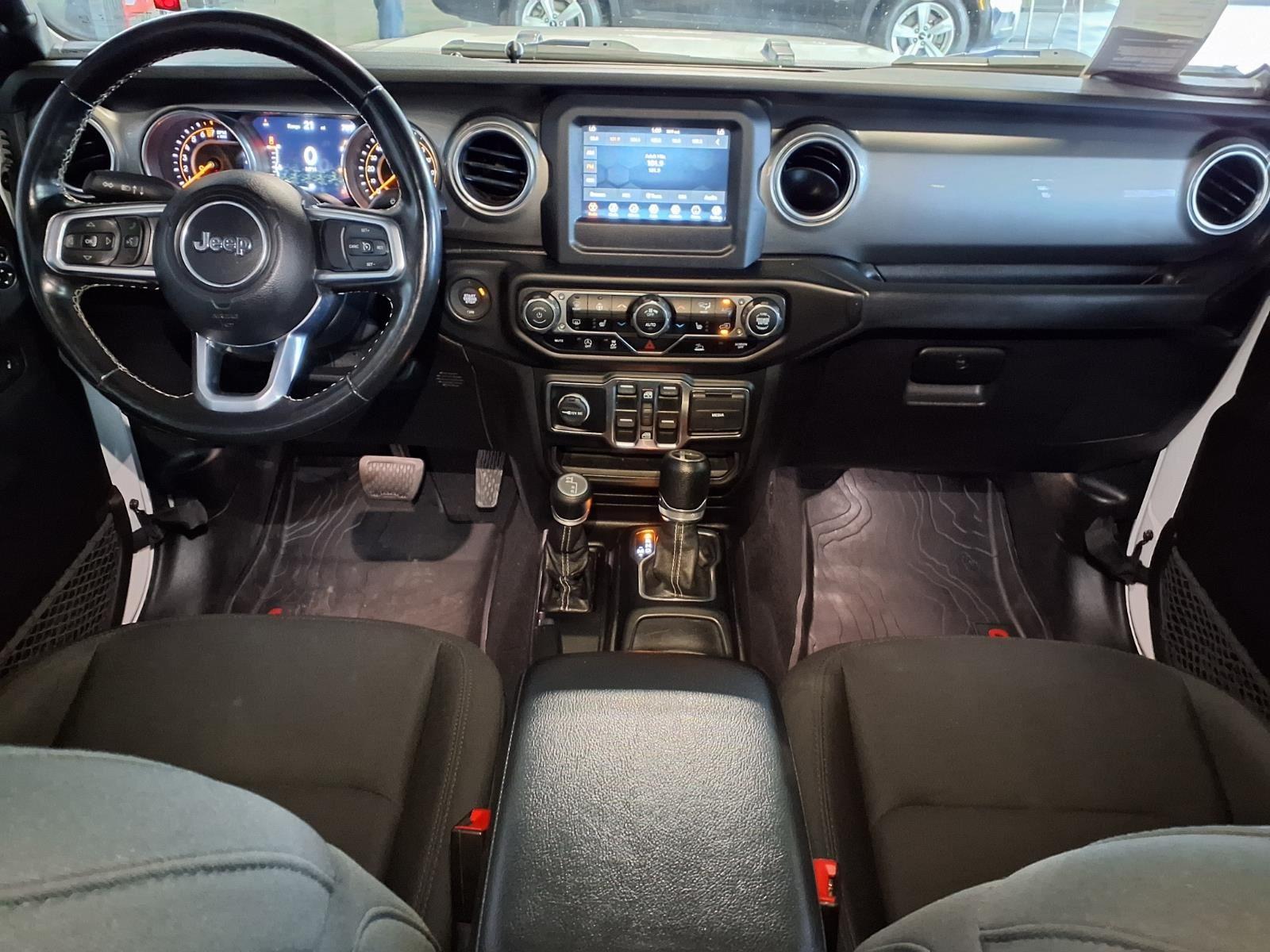 2020 Jeep Gladiator Overland - Bright White Clearcoat exterior view 16