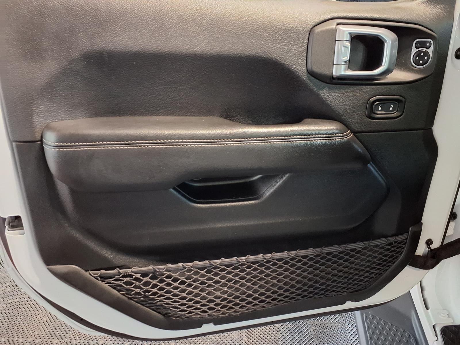 2020 Jeep Gladiator Overland - Bright White Clearcoat exterior view 17