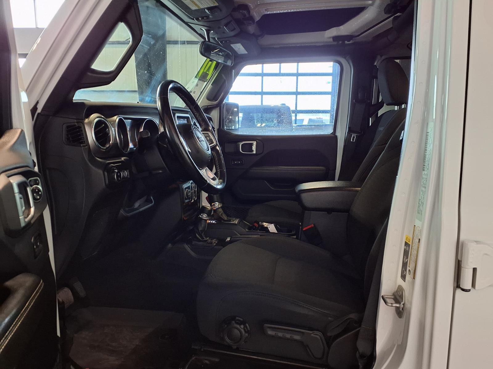 2020 Jeep Gladiator Overland - Bright White Clearcoat exterior view 18