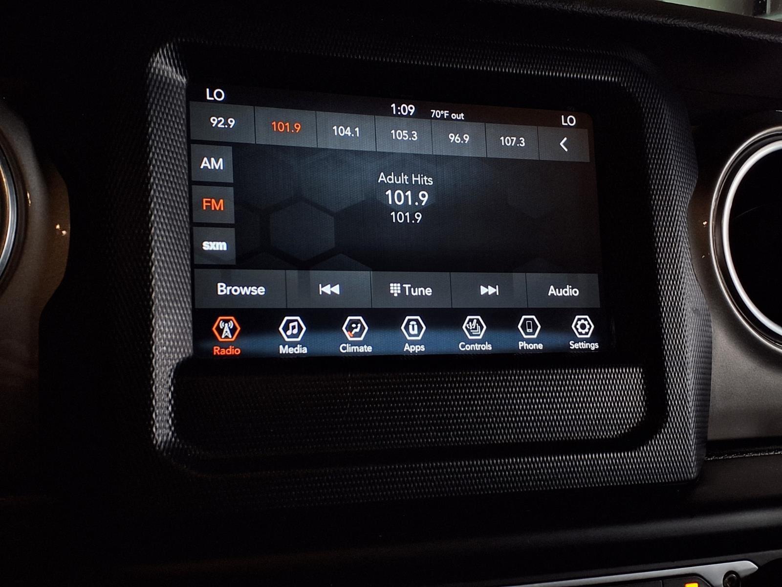 2020 Jeep Gladiator Overland - Bright White Clearcoat exterior view 20