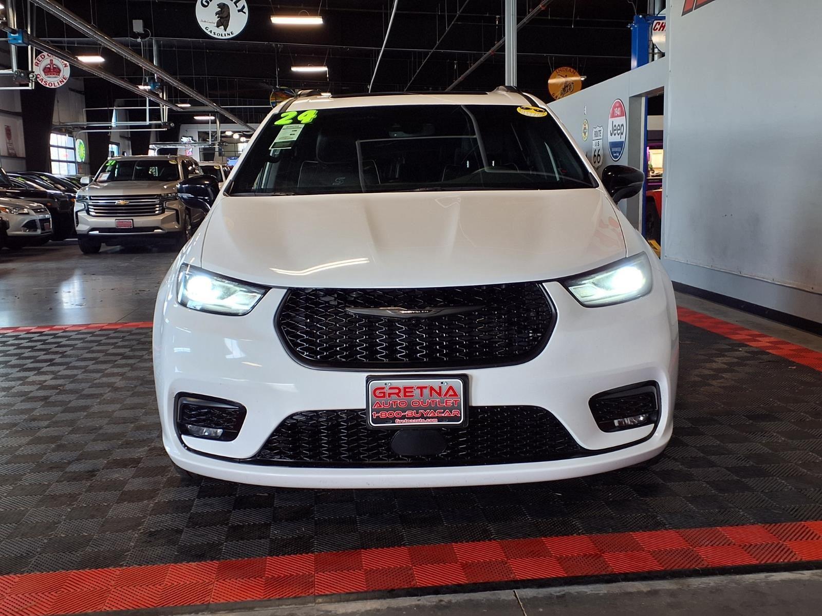 2024 Chrysler Pacifica Limited - Bright White Clearcoat exterior view 2