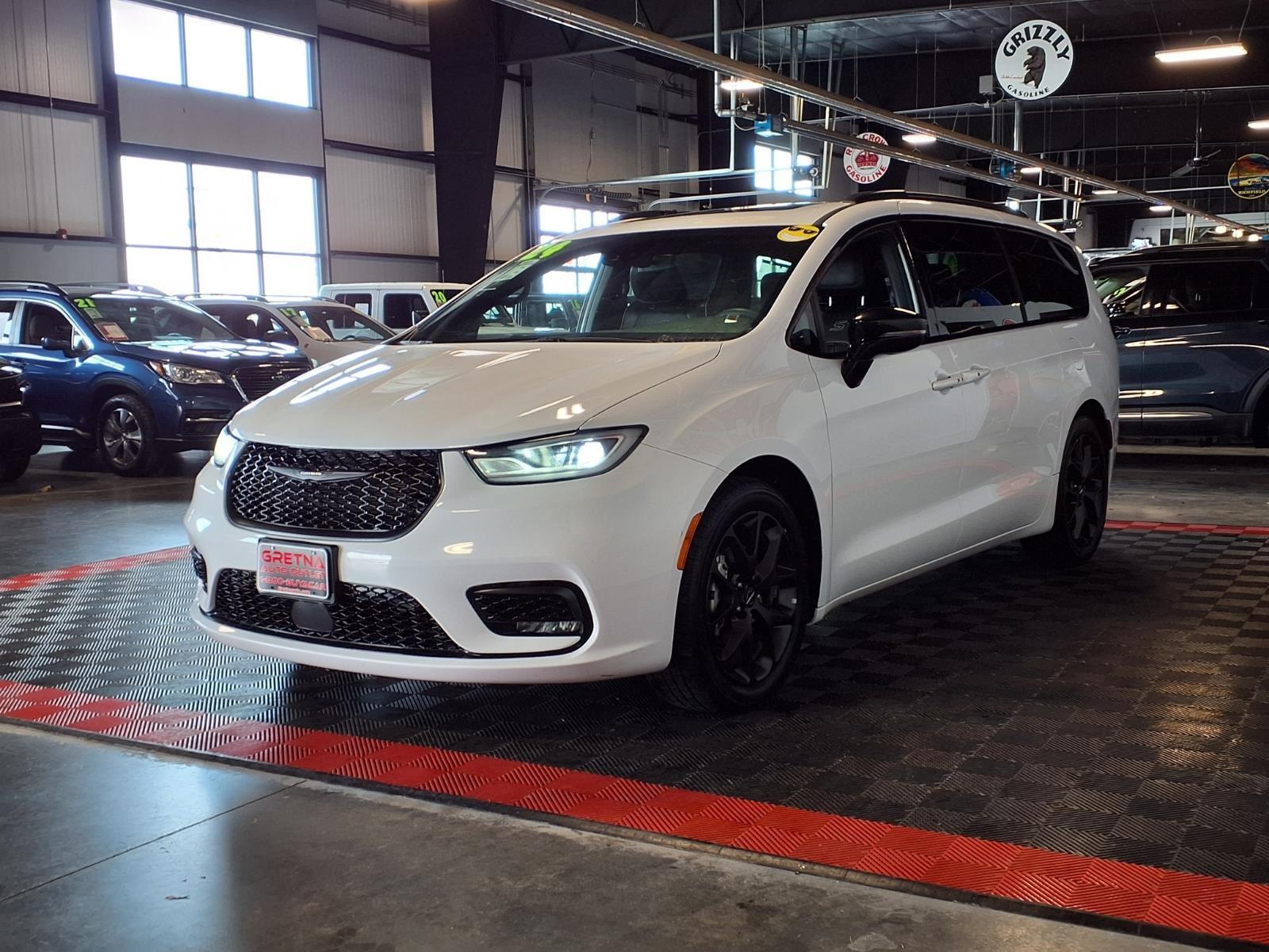 2024 Chrysler Pacifica Limited - Bright White Clearcoat exterior view 3