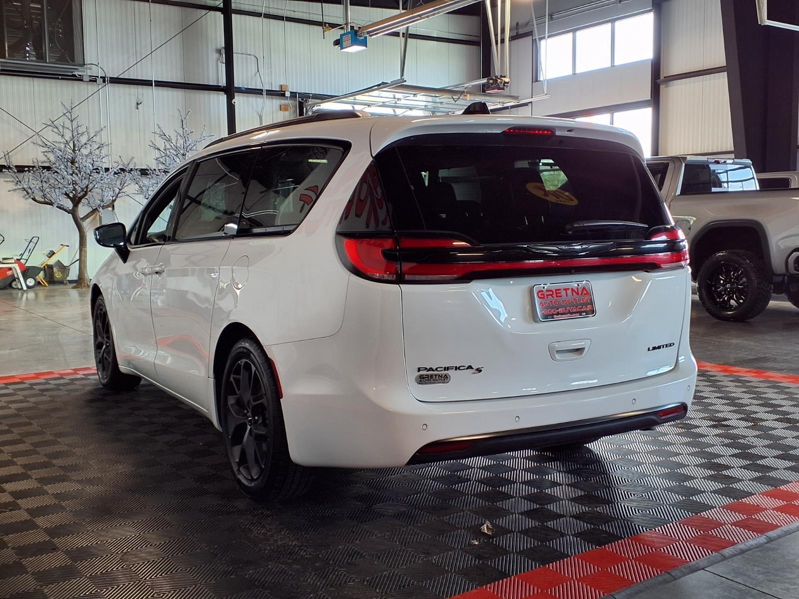 2024 Chrysler Pacifica Limited - Bright White Clearcoat exterior view 4