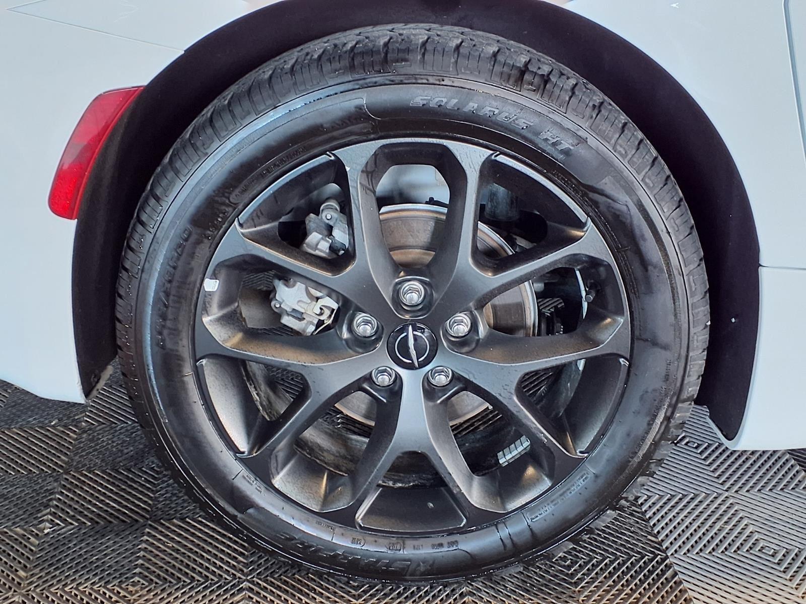 2024 Chrysler Pacifica Limited - Bright White Clearcoat exterior view 9