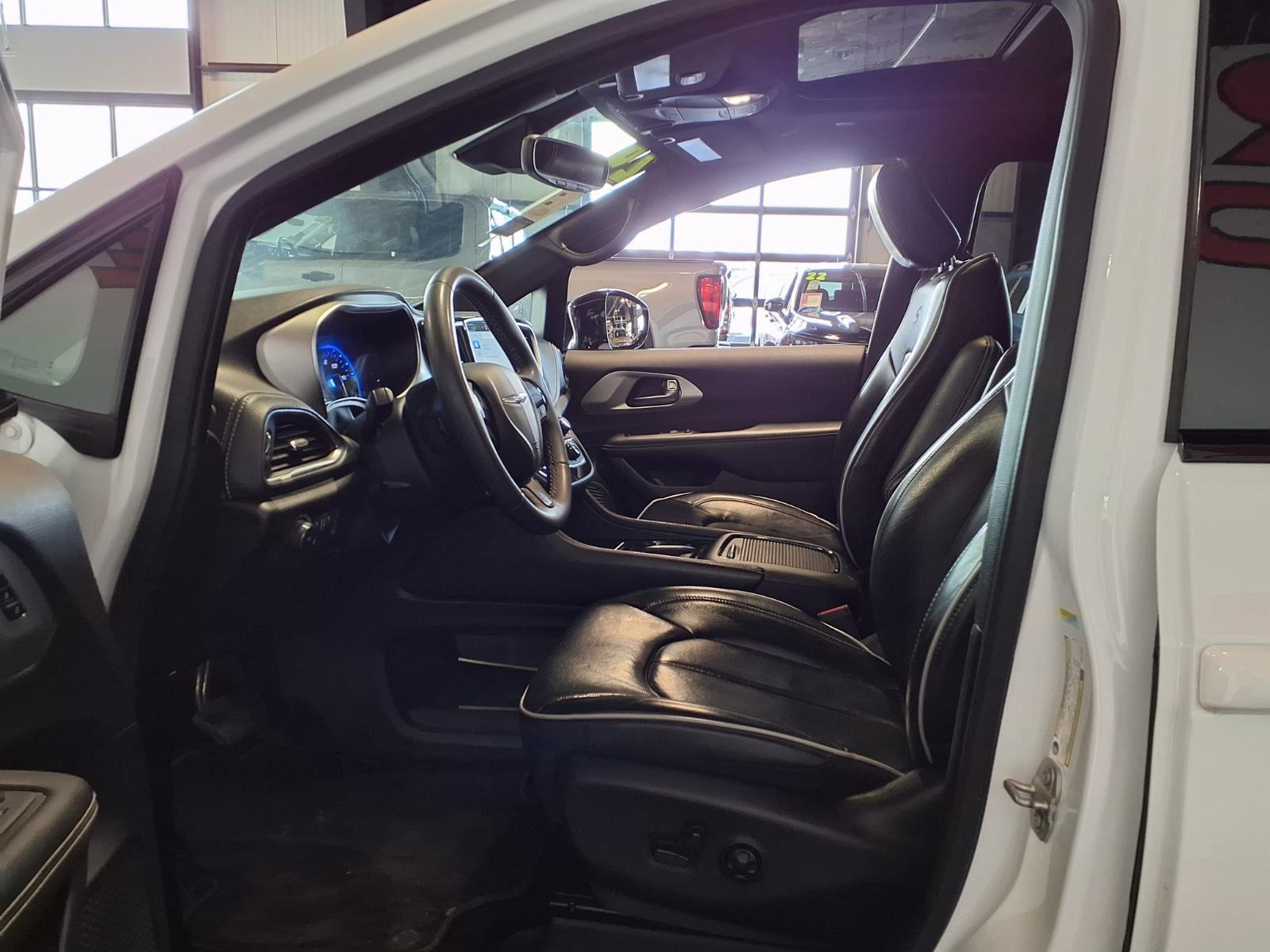 2024 Chrysler Pacifica Limited - Bright White Clearcoat exterior view 18