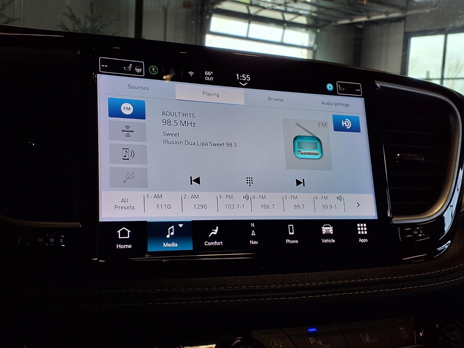 2024 Chrysler Pacifica Limited - Bright White Clearcoat exterior view 20