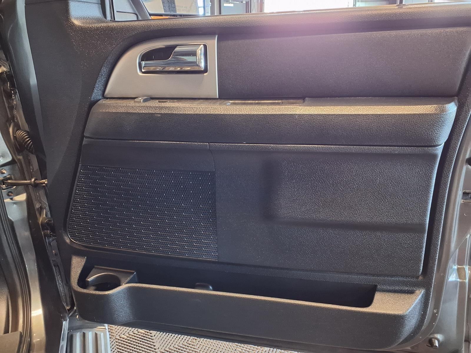 2017 Ford Expedition EL Limited - Magnetic exterior view 11