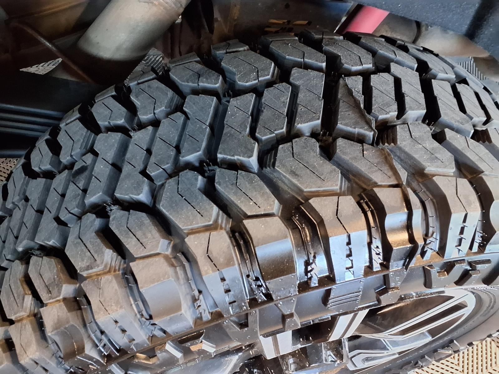 2022 GMC Sierra 2500HD AT4 - Pacific Blue Metallic exterior view 9