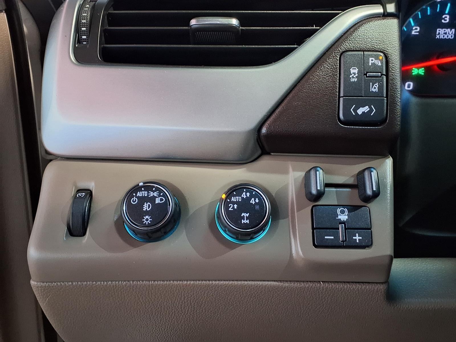 2015 Chevrolet Tahoe LTZ - White Diamond Tricoat exterior view 20