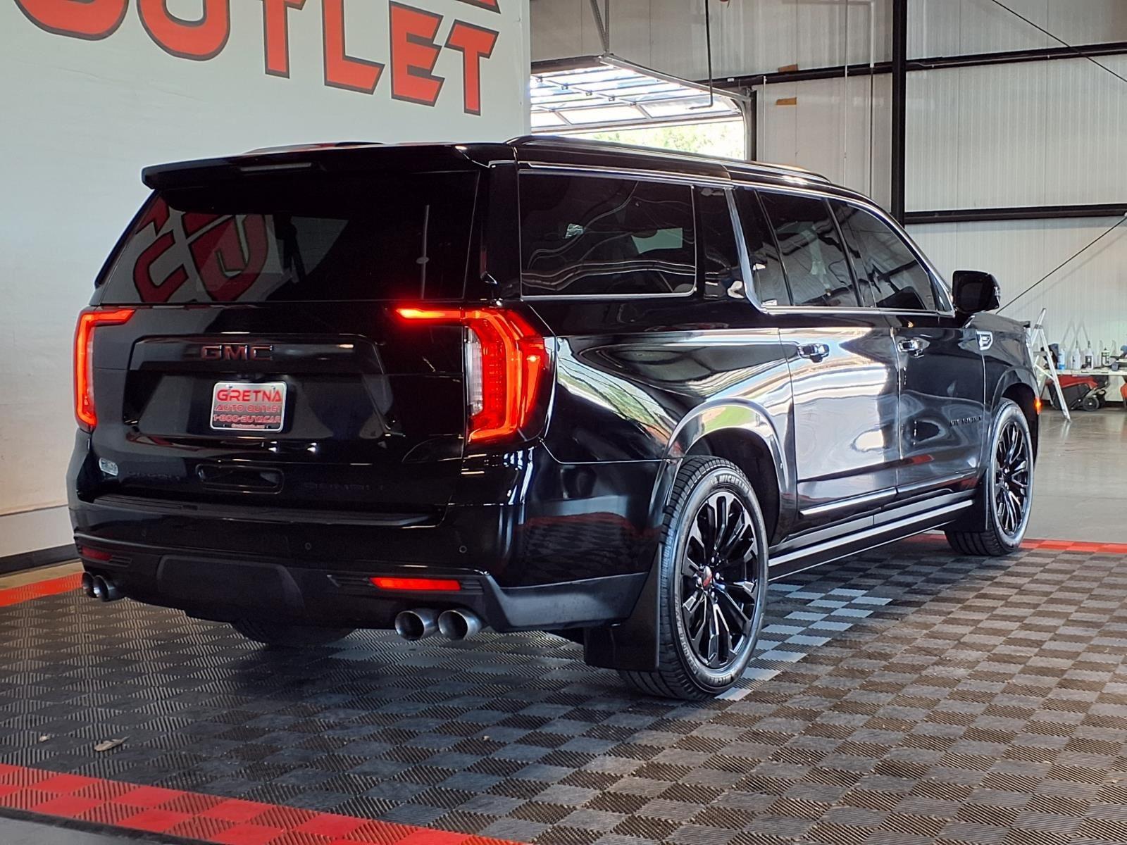 2022 GMC Yukon XL Denali - Onyx Black exterior view 8
