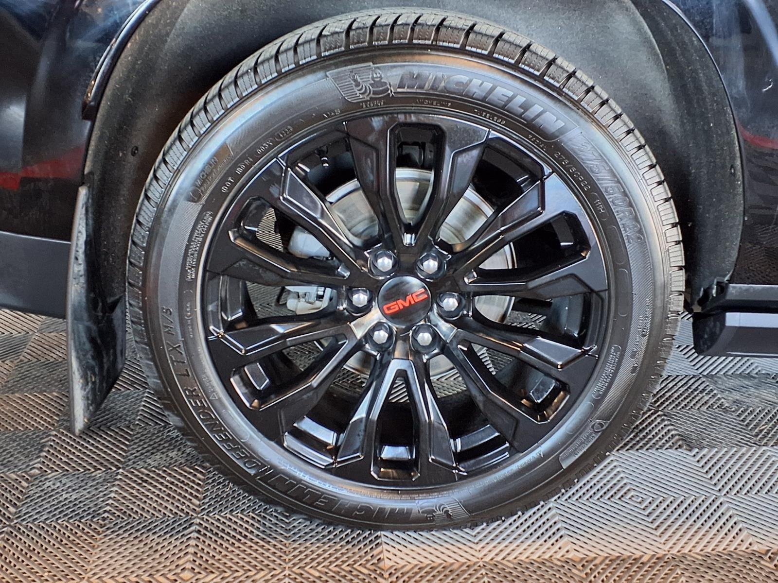 2022 GMC Yukon XL Denali - Onyx Black exterior view 9