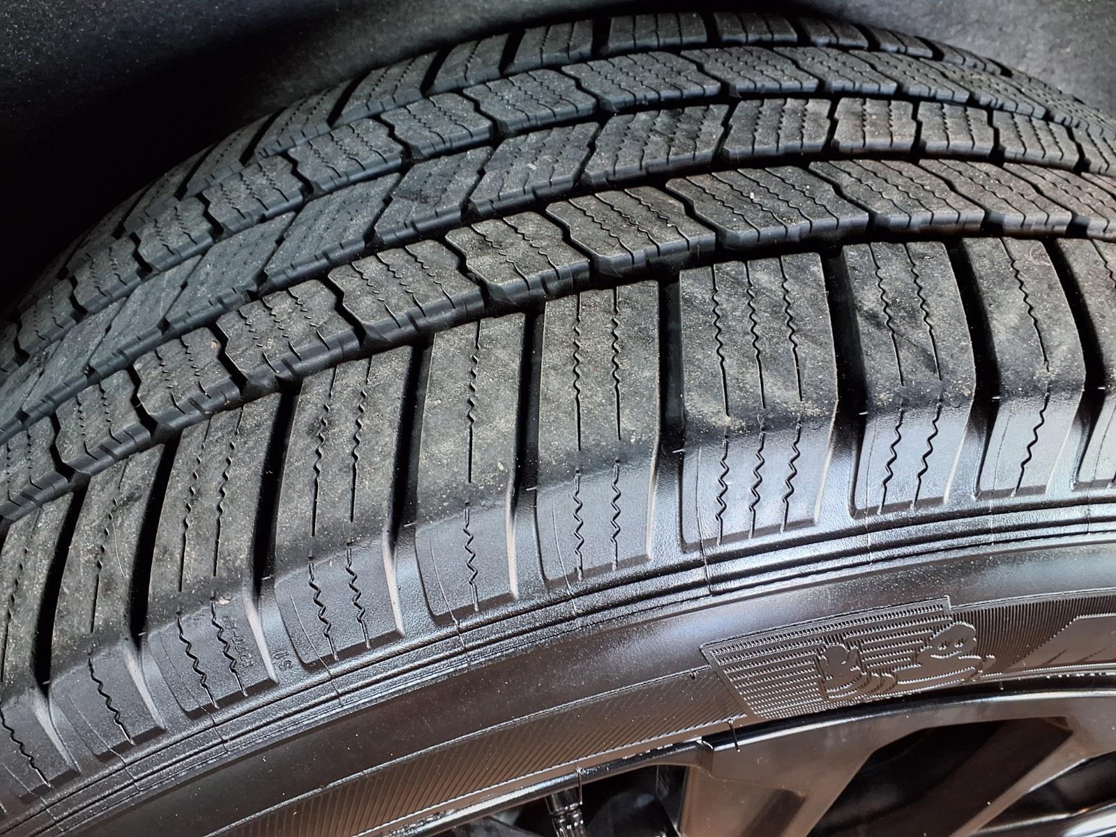 2022 GMC Yukon XL Denali - Onyx Black exterior view 10