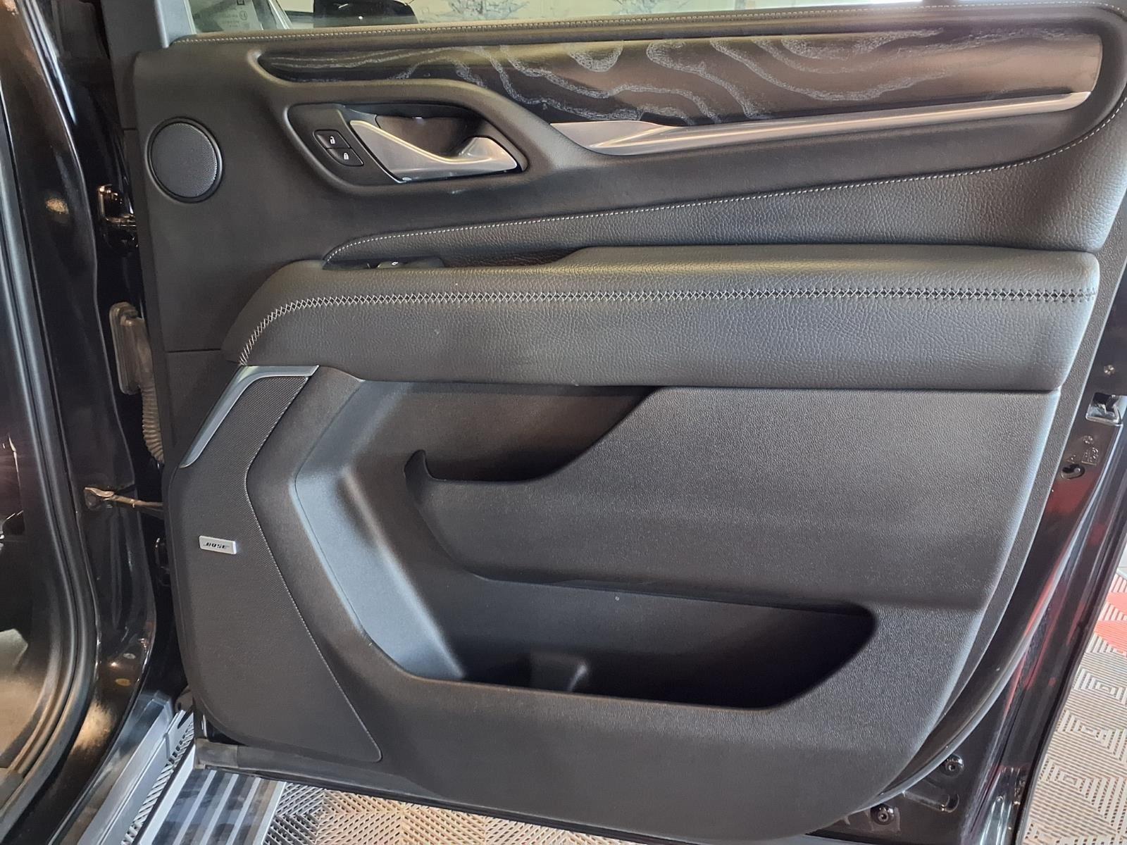 2022 GMC Yukon XL Denali - Onyx Black exterior view 13