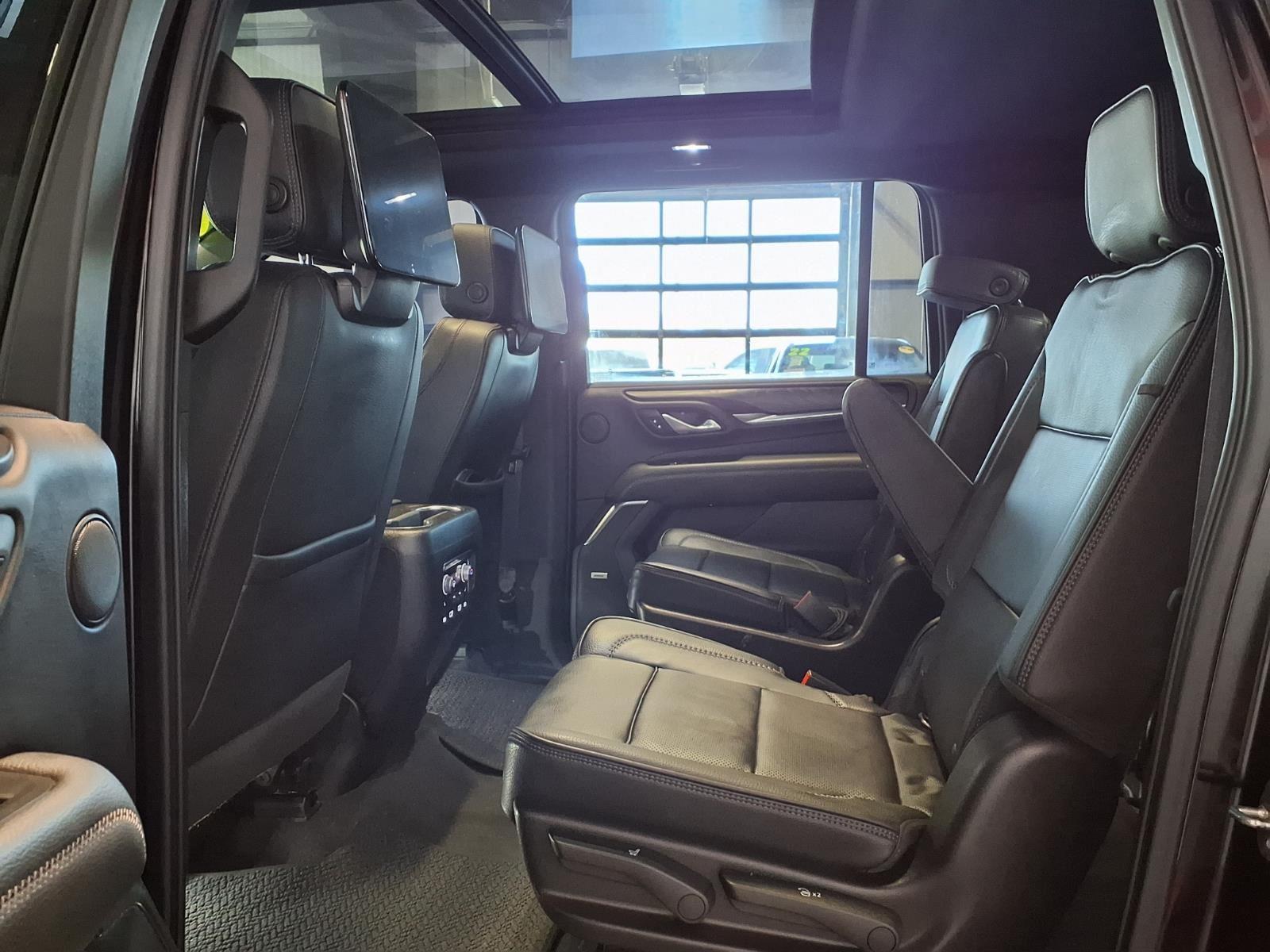 2022 GMC Yukon XL Denali - Onyx Black exterior view 17