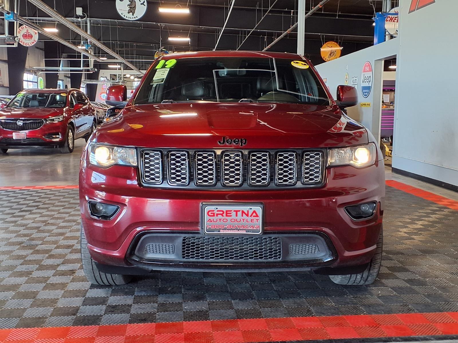 2019 Jeep Grand Cherokee Altitude - Velvet Red Pearlcoat exterior view 2
