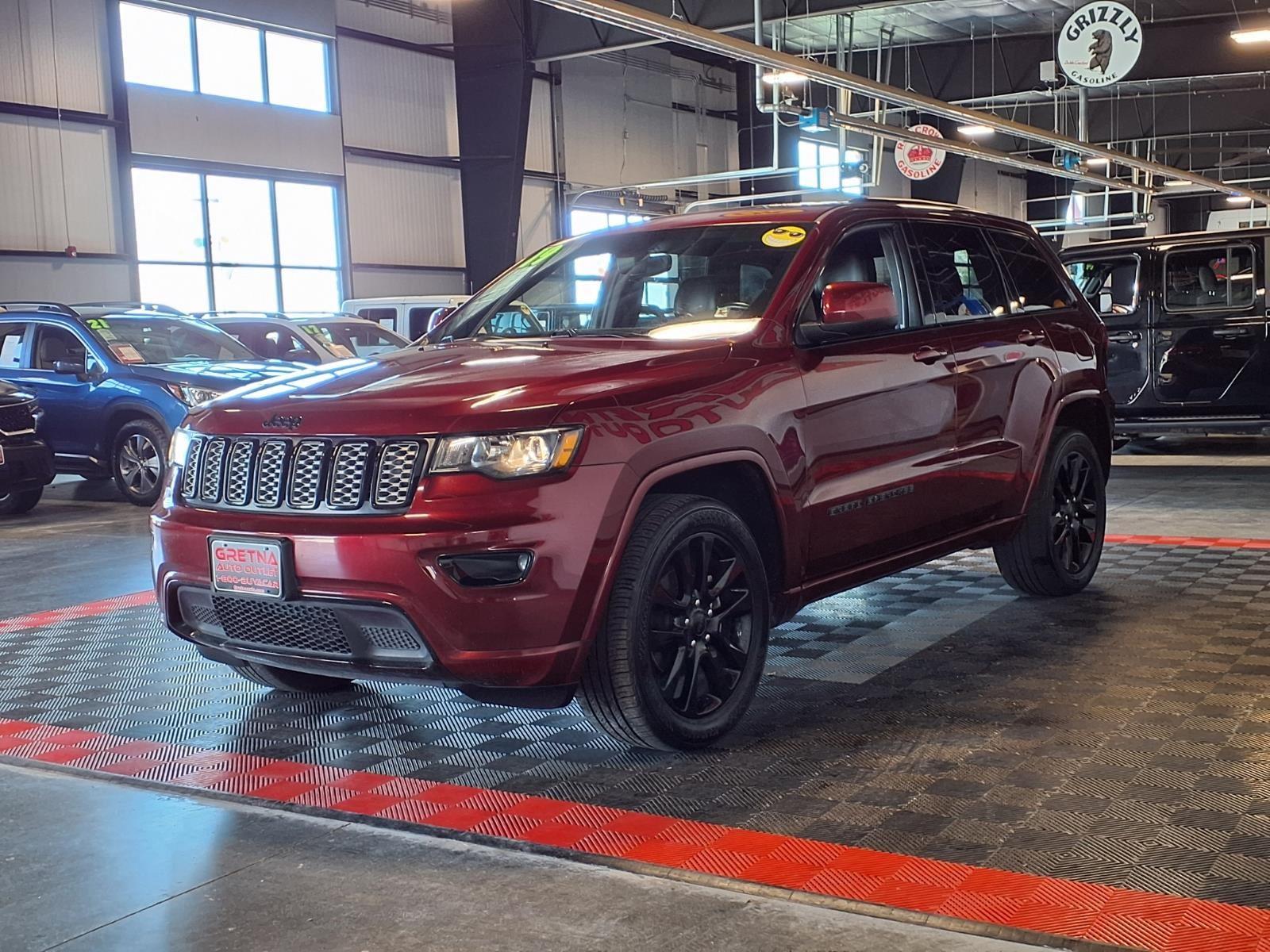 2019 Jeep Grand Cherokee Altitude - Velvet Red Pearlcoat exterior view 3