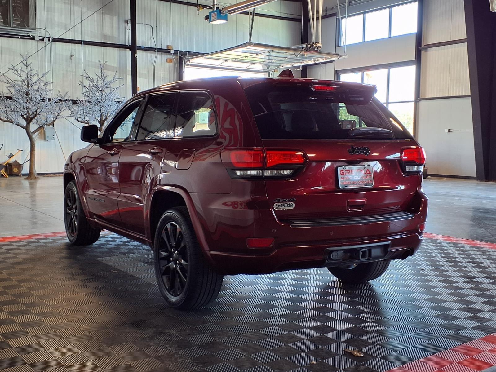 2019 Jeep Grand Cherokee Altitude - Velvet Red Pearlcoat exterior view 4
