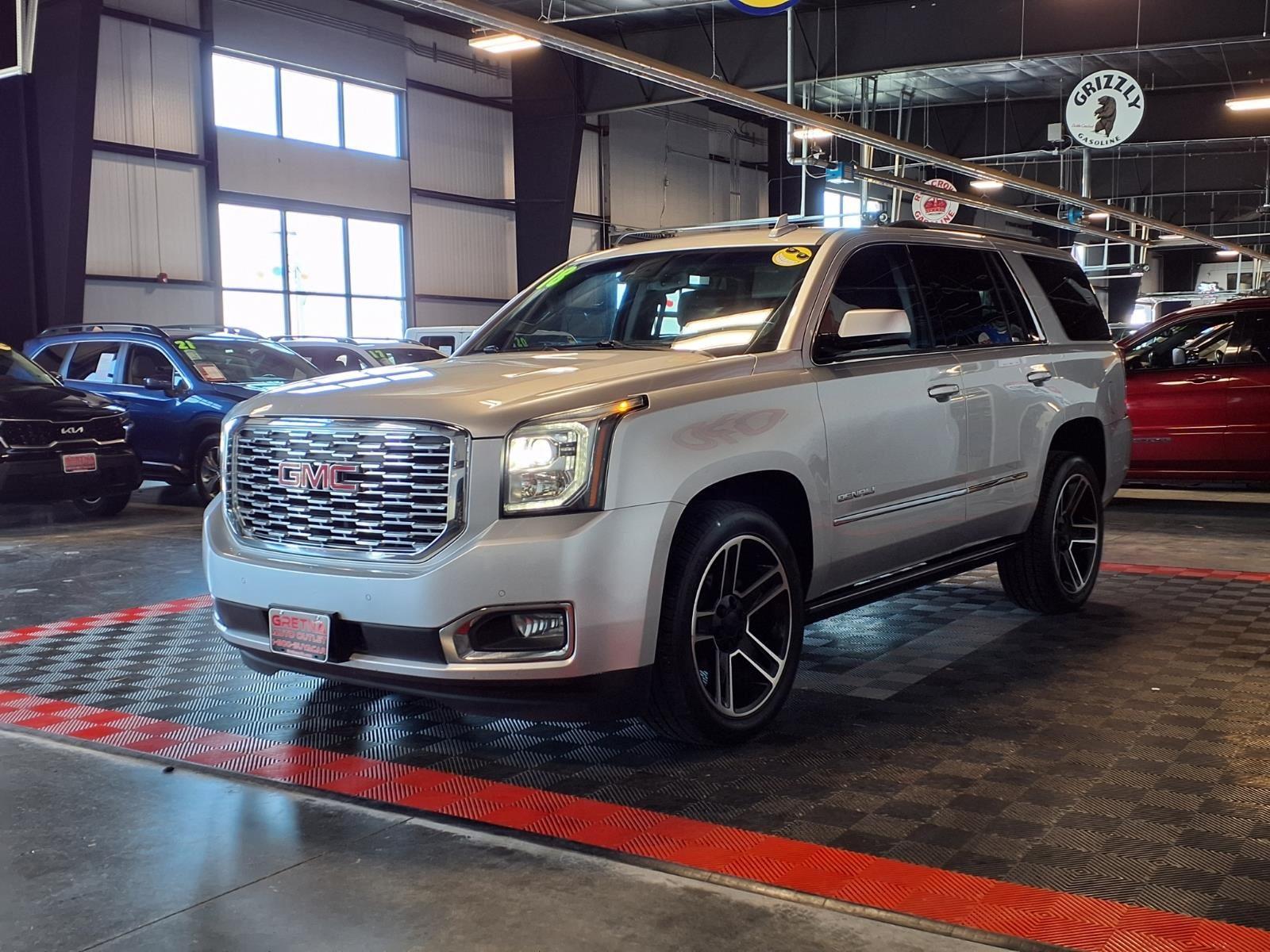 2018 GMC Yukon Denali - Quicksilver Metallic exterior view 3