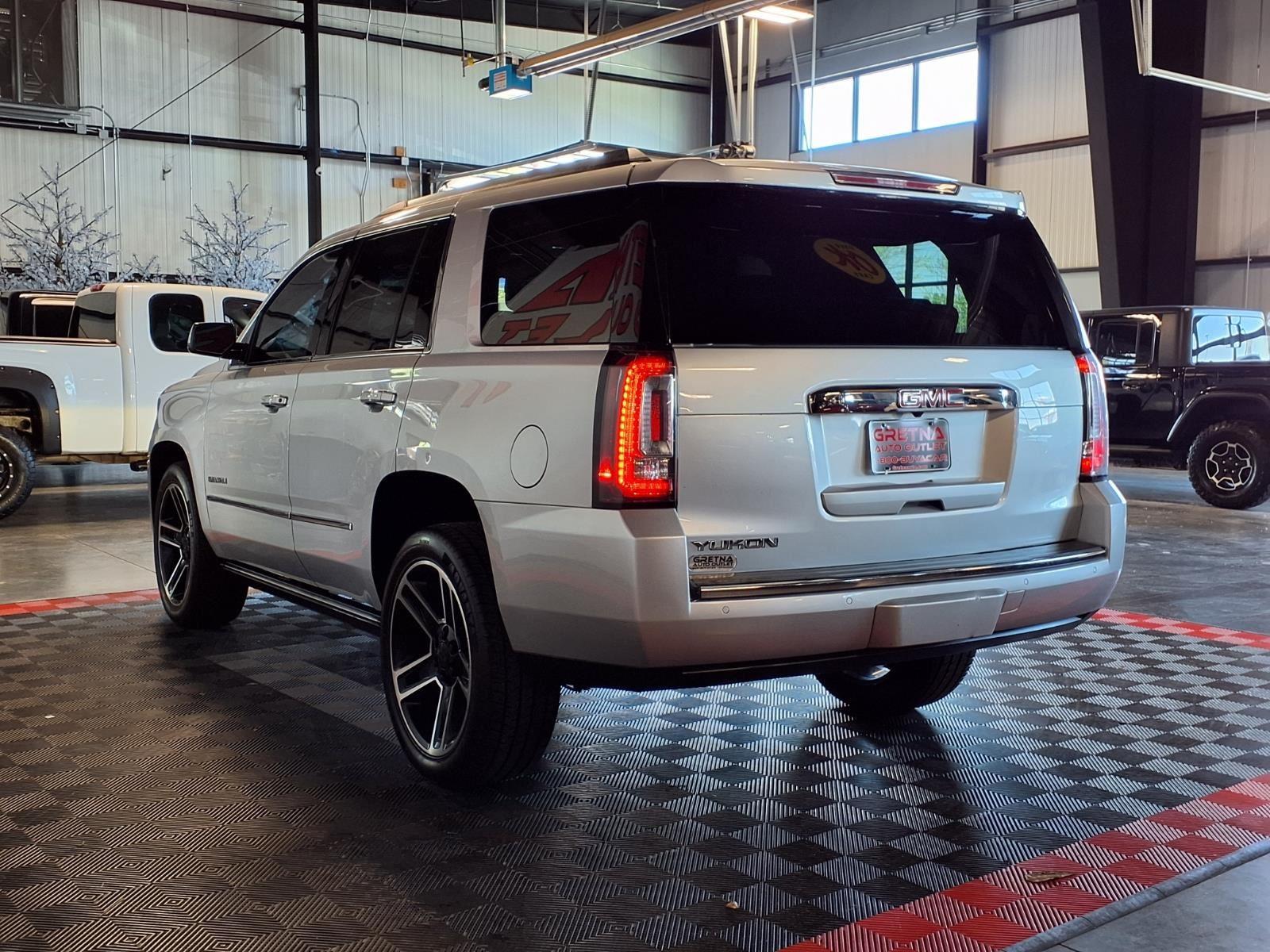 2018 GMC Yukon Denali - Quicksilver Metallic exterior view 4