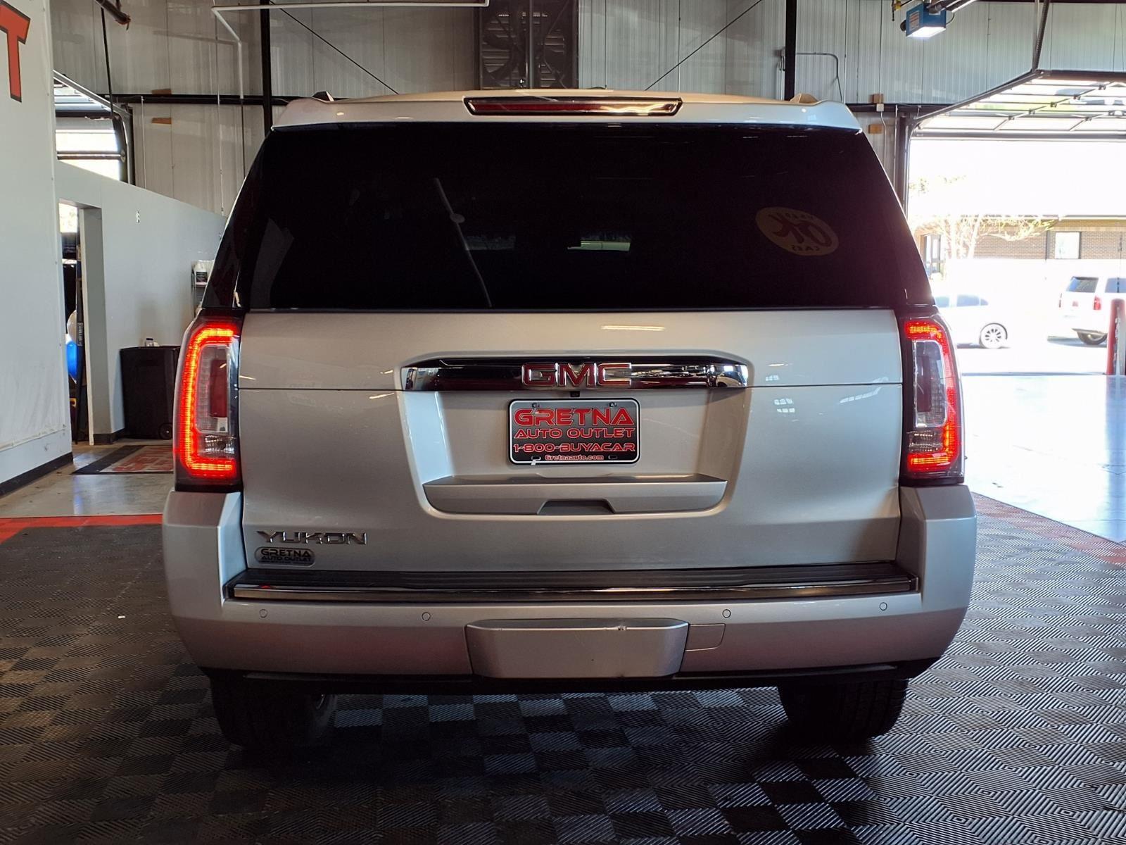 2018 GMC Yukon Denali - Quicksilver Metallic exterior view 5
