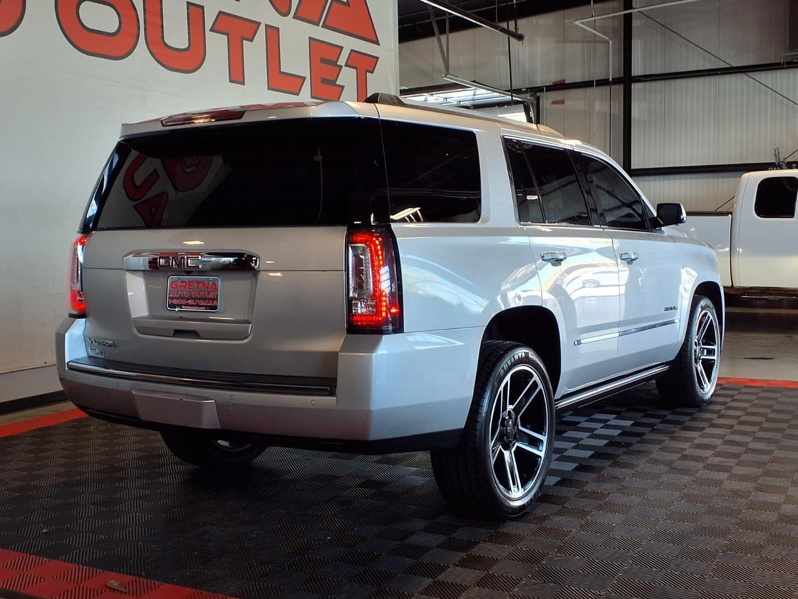 2018 GMC Yukon Denali - Quicksilver Metallic exterior view 8