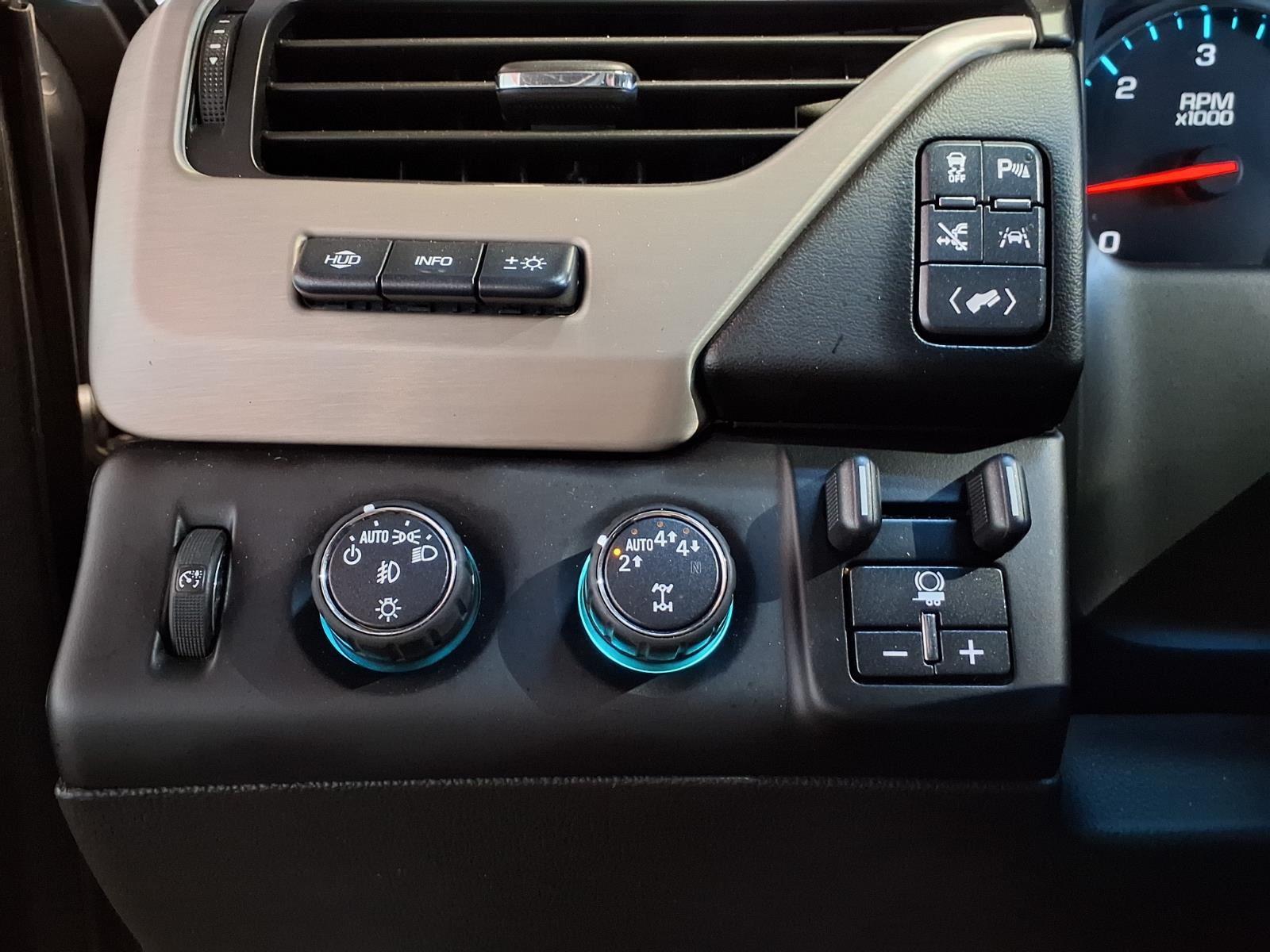 2018 GMC Yukon Denali - Quicksilver Metallic exterior view 17