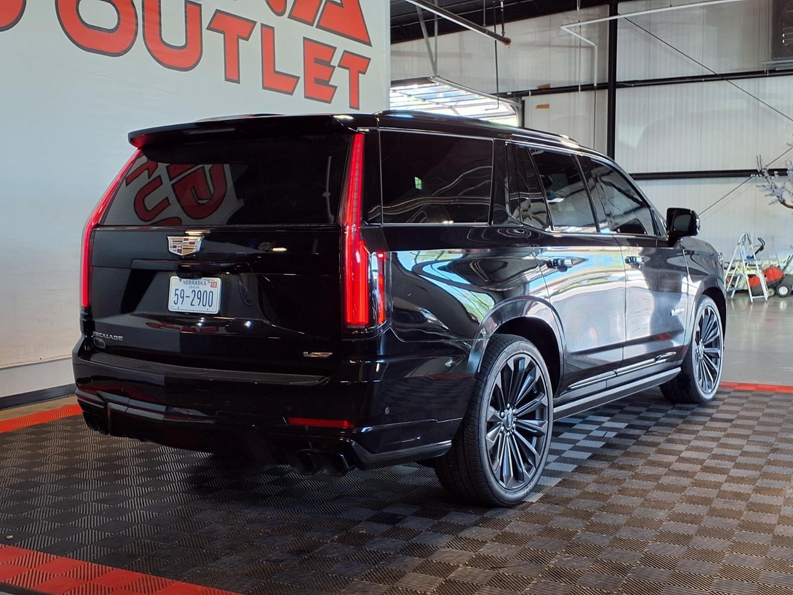2025 Cadillac Escalade AWD V-Series - Black Raven exterior view 7