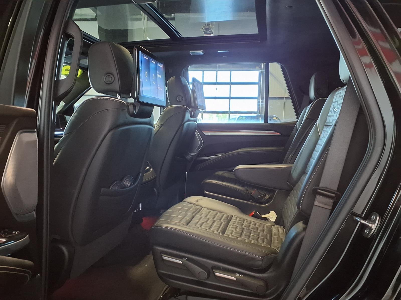 2025 Cadillac Escalade AWD V-Series - Black Raven exterior view 14