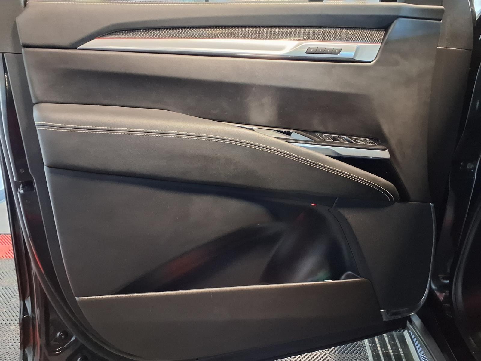2025 Cadillac Escalade AWD V-Series - Black Raven exterior view 16