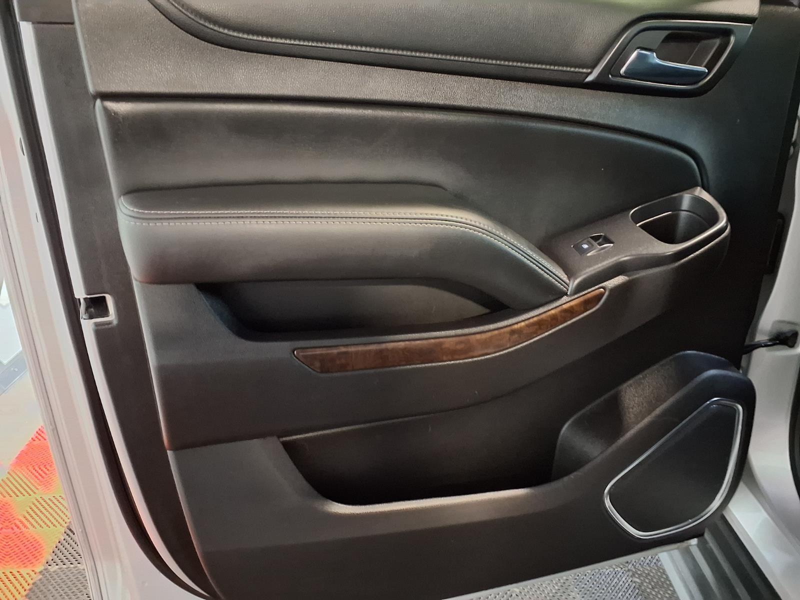 2016 Chevrolet Suburban LT - Silver Ice Metallic exterior view 17