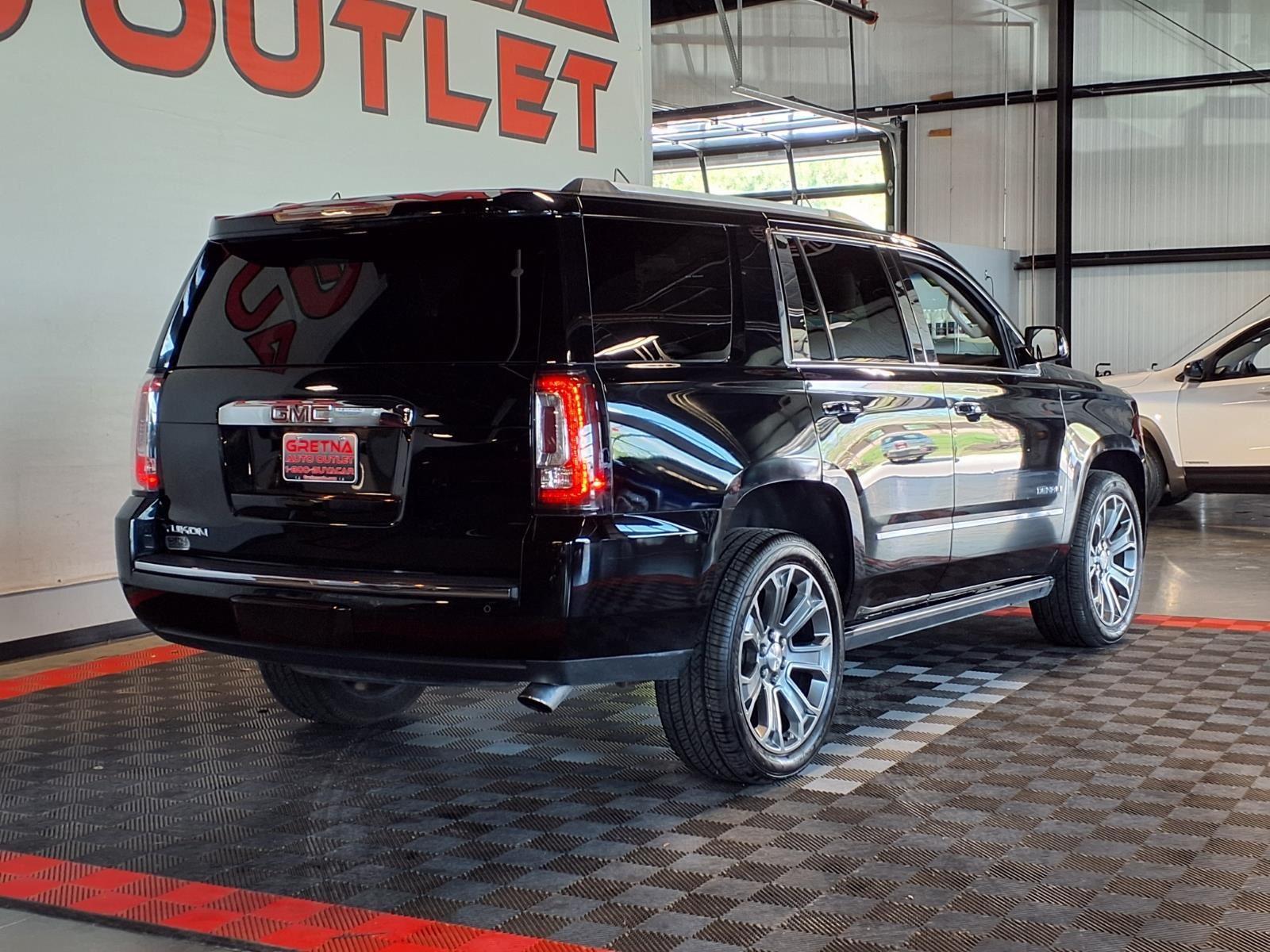 2015 GMC Yukon Denali - Onyx Black exterior view 8