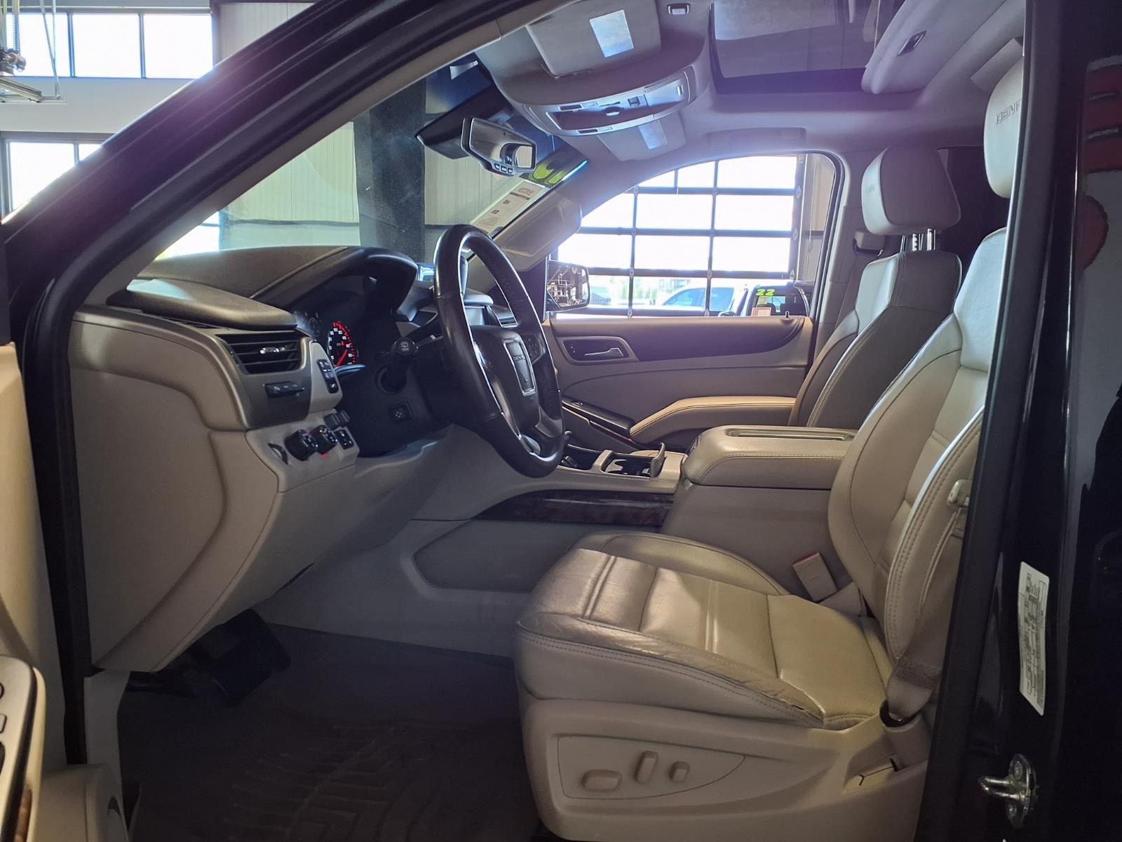 2015 GMC Yukon Denali - Onyx Black exterior view 20