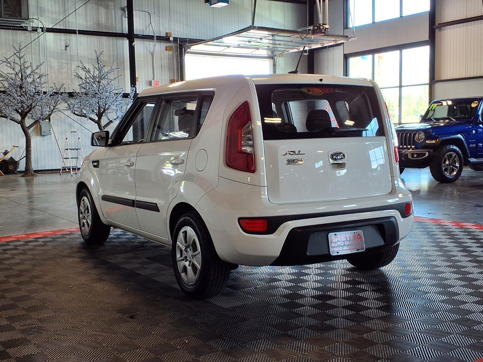 2012 KIA SOUL - WHITE exterior view 4