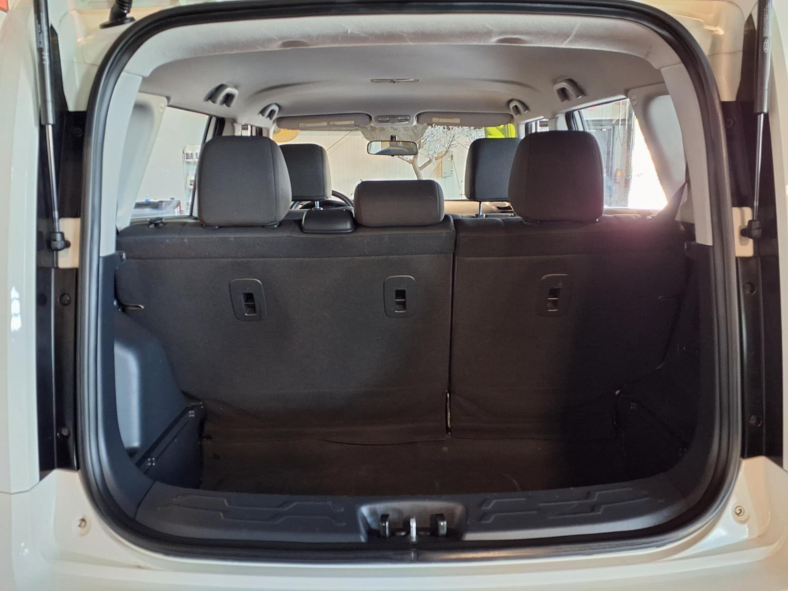 2012 KIA SOUL - WHITE exterior view 6