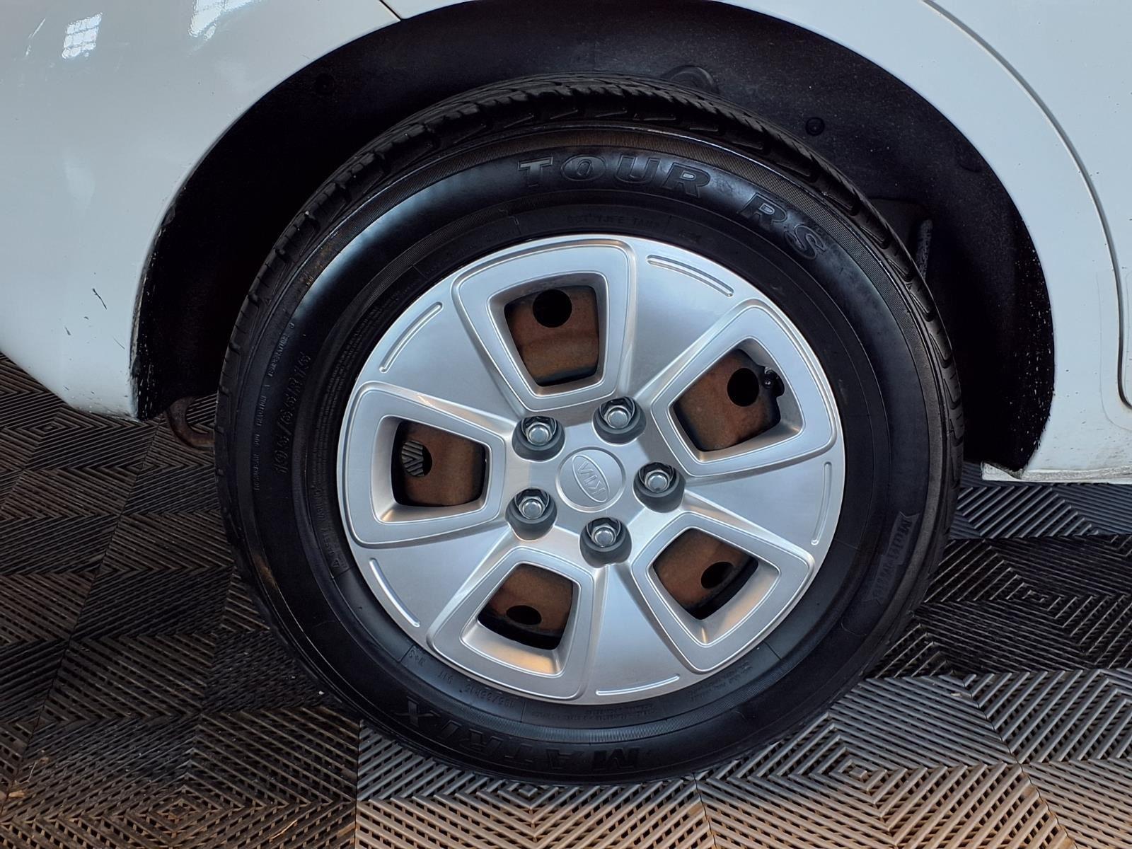 2012 KIA SOUL - WHITE exterior view 8