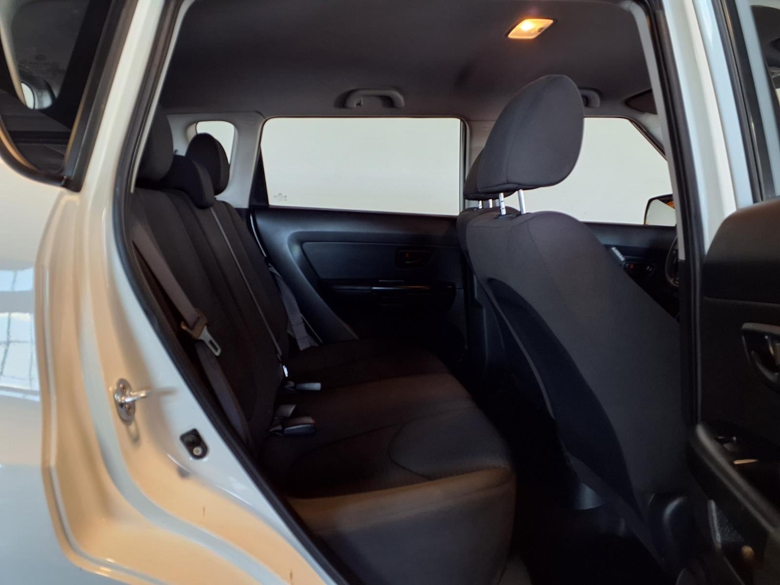 2012 KIA SOUL - WHITE exterior view 9