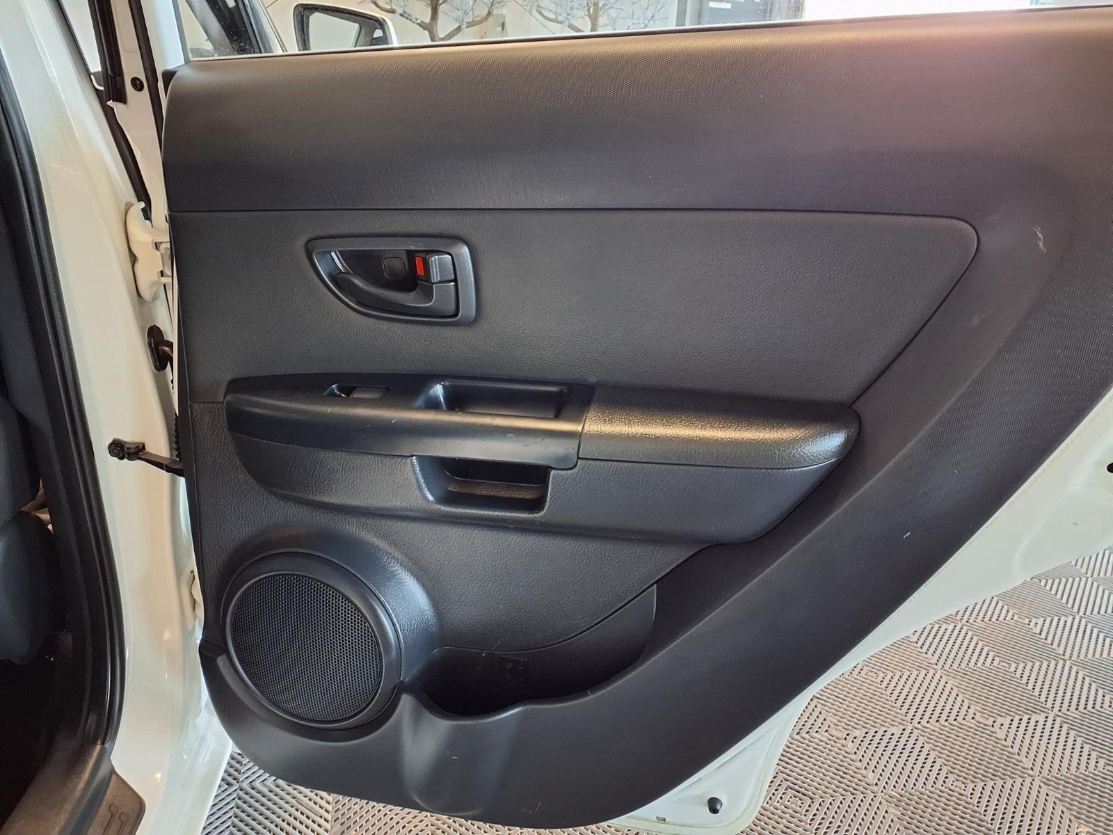 2012 KIA SOUL - WHITE exterior view 10