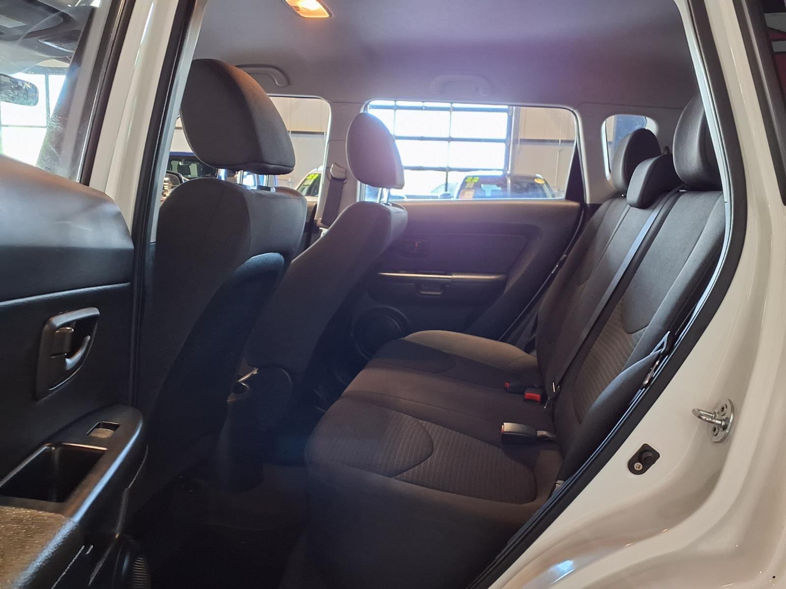 2012 KIA SOUL - WHITE exterior view 13