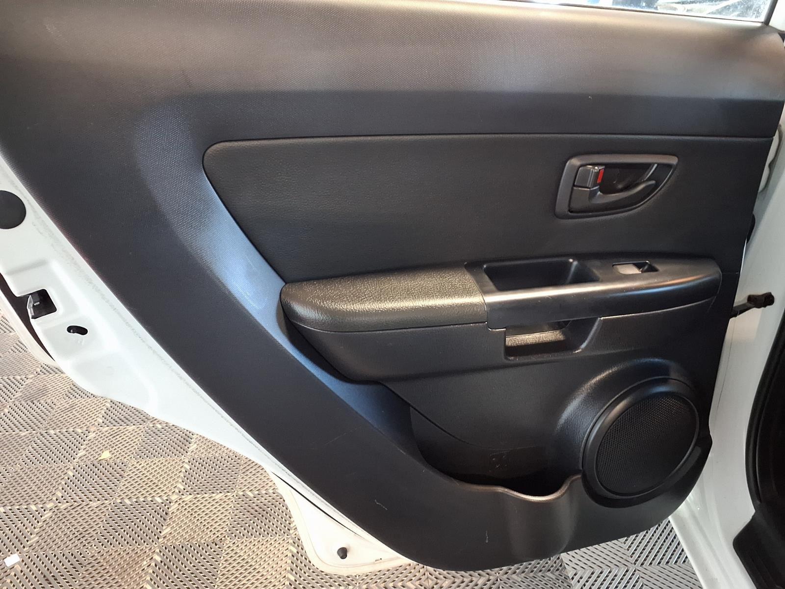 2012 KIA SOUL - WHITE exterior view 14