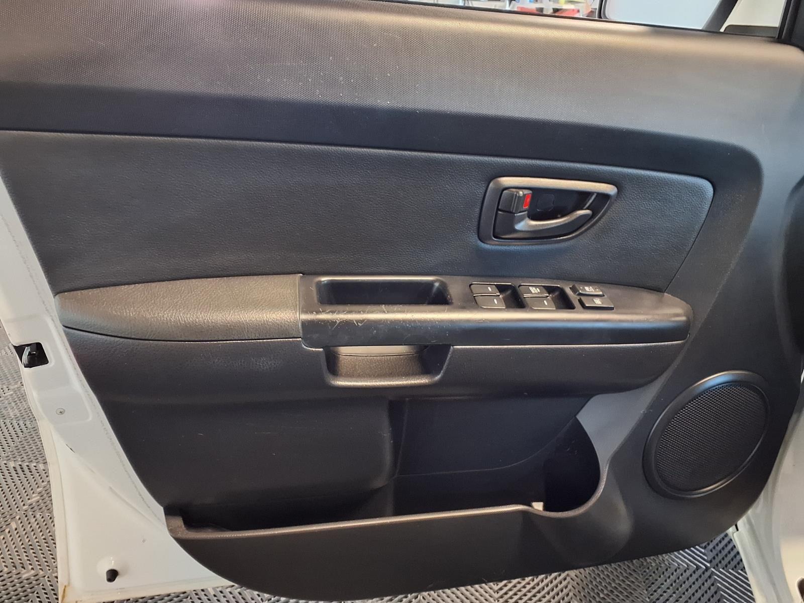 2012 KIA SOUL - WHITE exterior view 16
