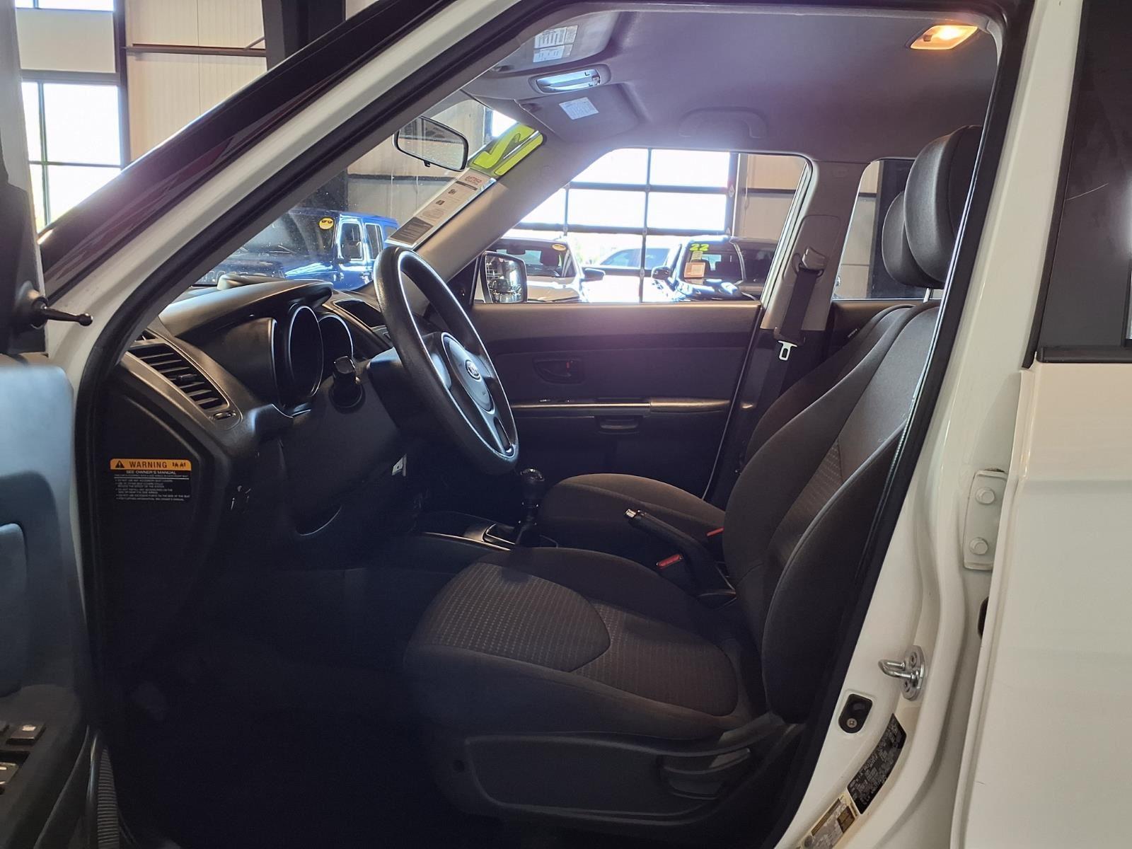 2012 KIA SOUL - WHITE exterior view 17