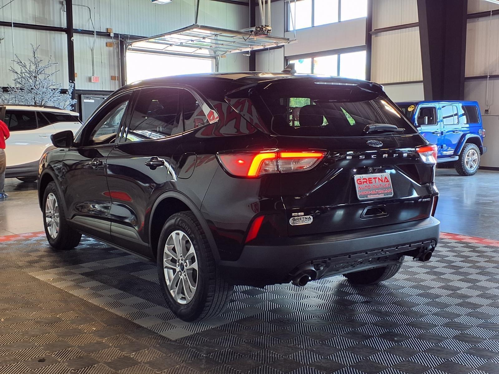 2022 Ford Escape SE - Agate Black Metallic exterior view 4