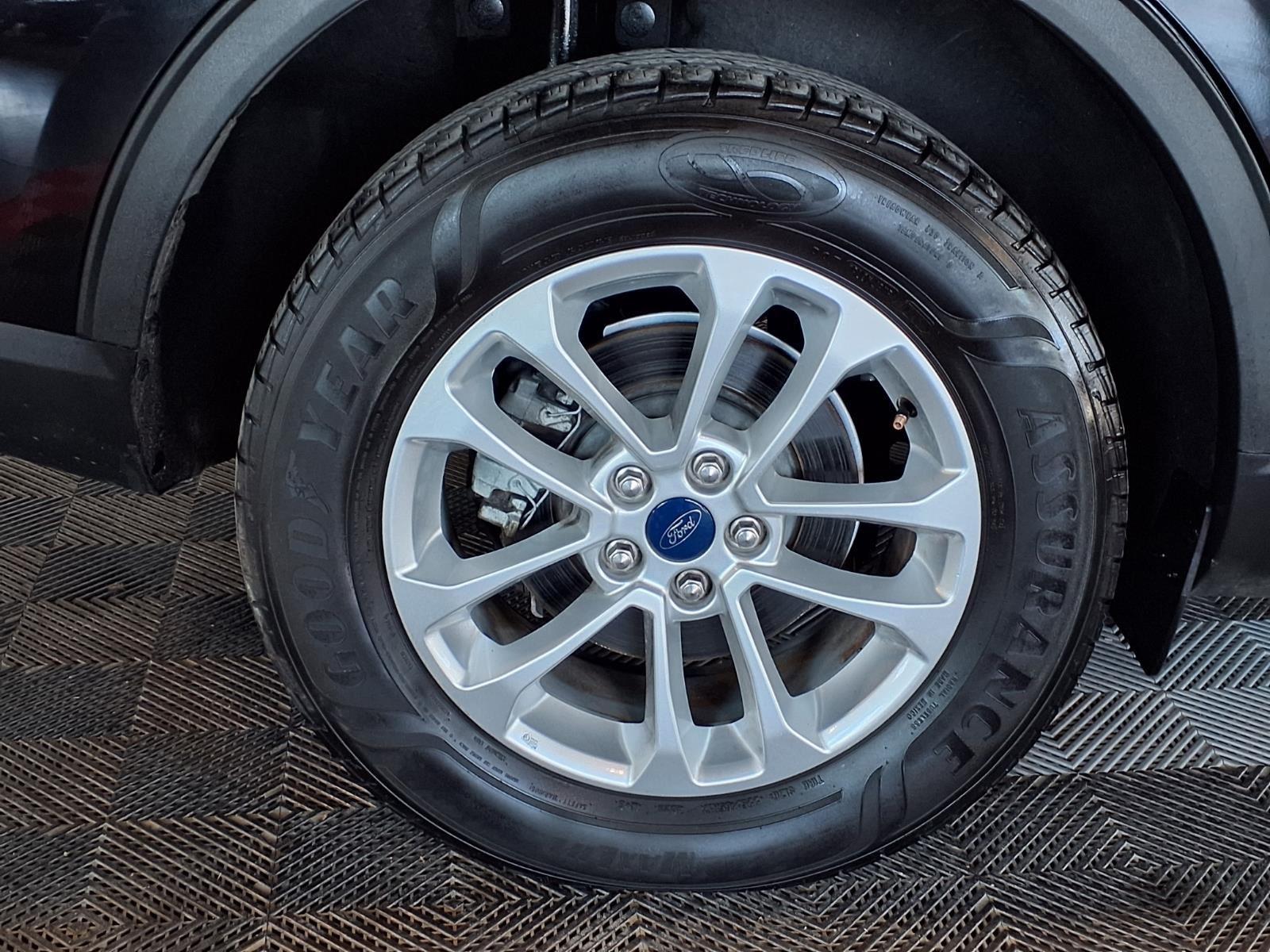 2022 Ford Escape SE - Agate Black Metallic exterior view 8