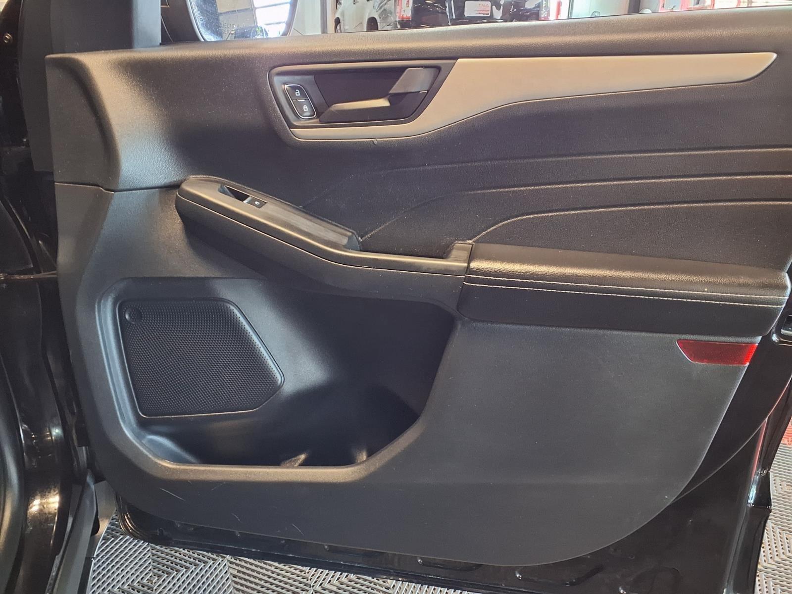 2022 Ford Escape SE - Agate Black Metallic exterior view 12
