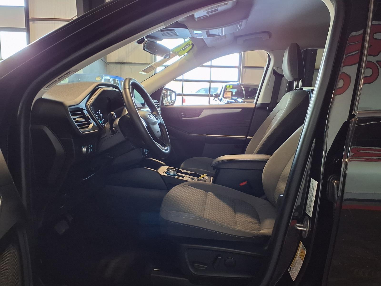 2022 Ford Escape SE - Agate Black Metallic exterior view 17