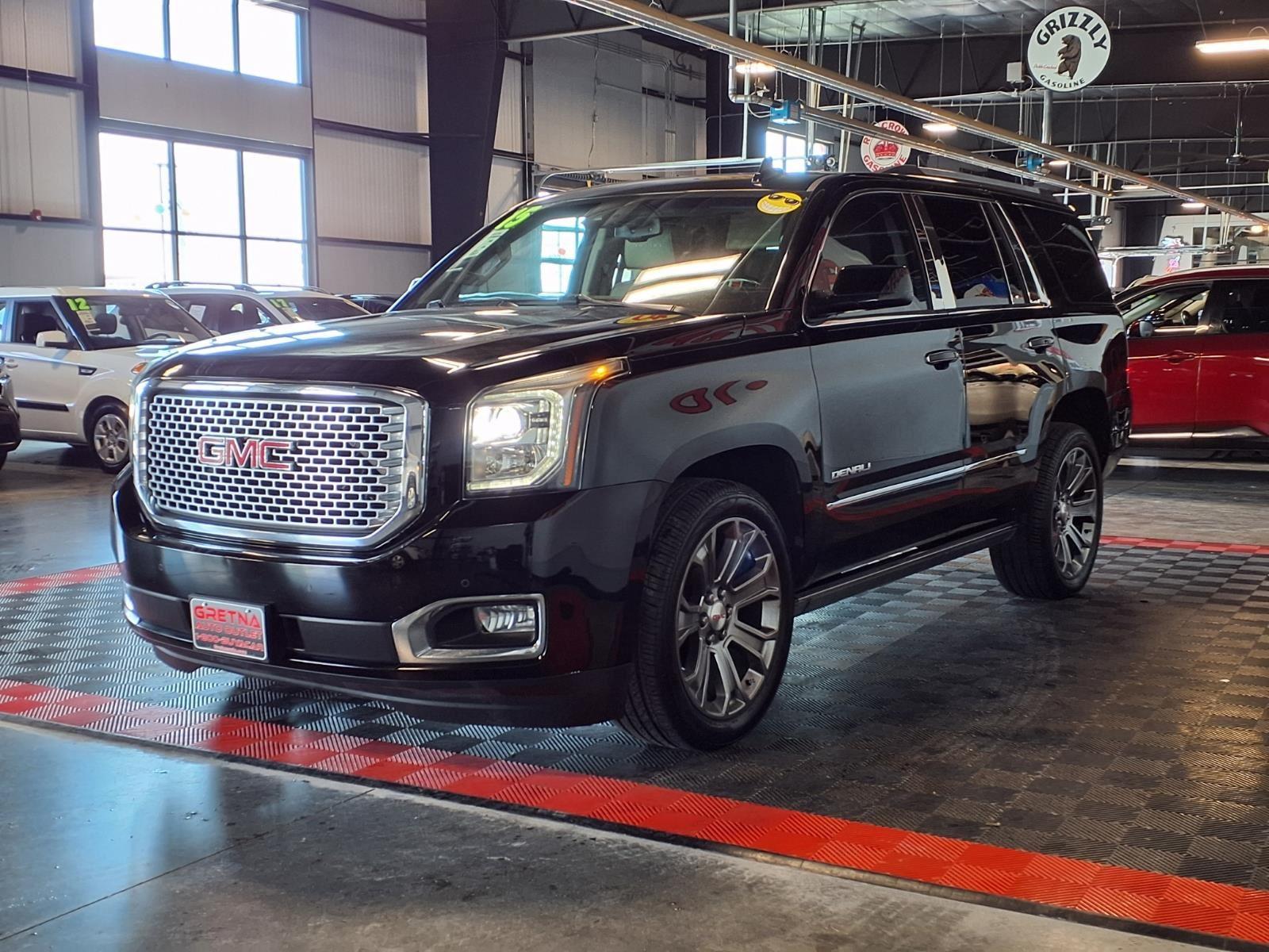 2015 GMC Yukon Denali - Onyx Black exterior view 3